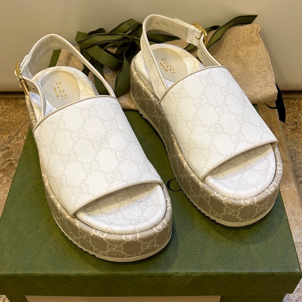 Womens Gucci white tonal sling back platform sandal excellent condition